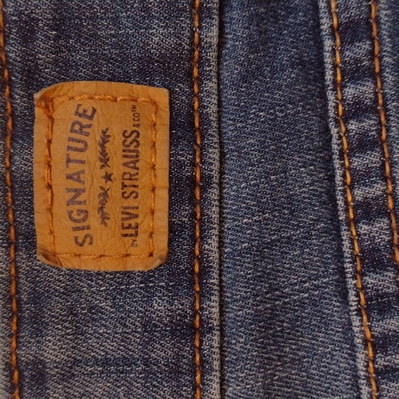 Signature Levi Strauss Dark Blue Denim Jean Shorts size 2 - Picture 10 of 12